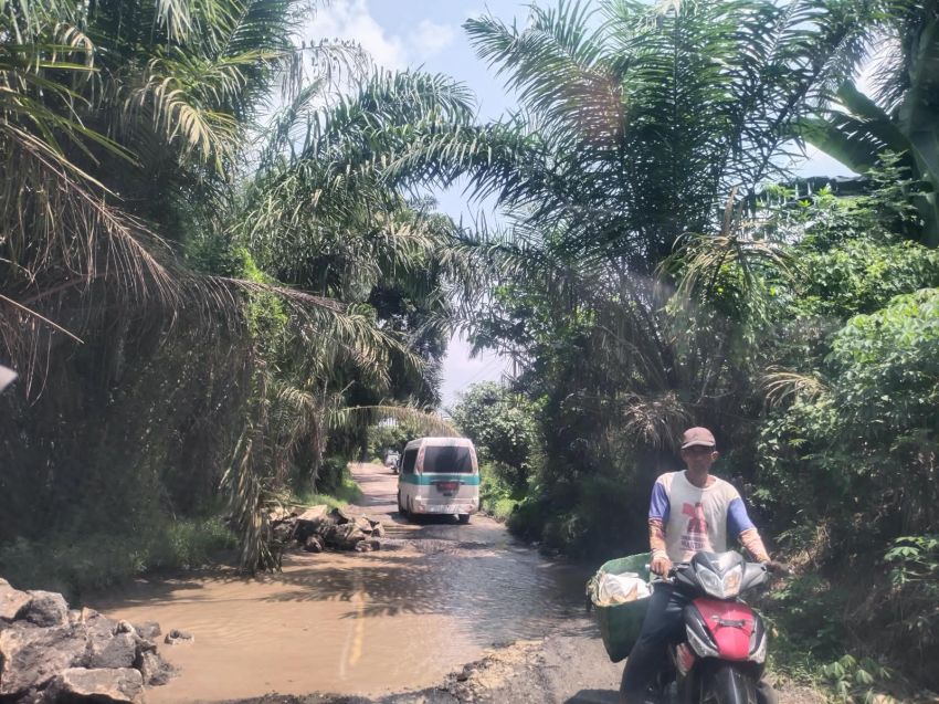Warga Harap Perbaikan Jalan Simpang Mangga-Naga Jaya II Dilanjutkan