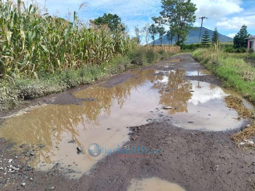 Jalan Menuju Huta Tano Butuh Perbaikan
