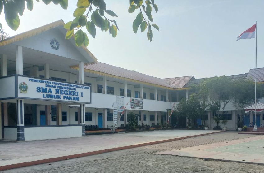 Puluhan Pelajar SMAN 1 Lubukpakam Sakit Perut dan Dipulangkan