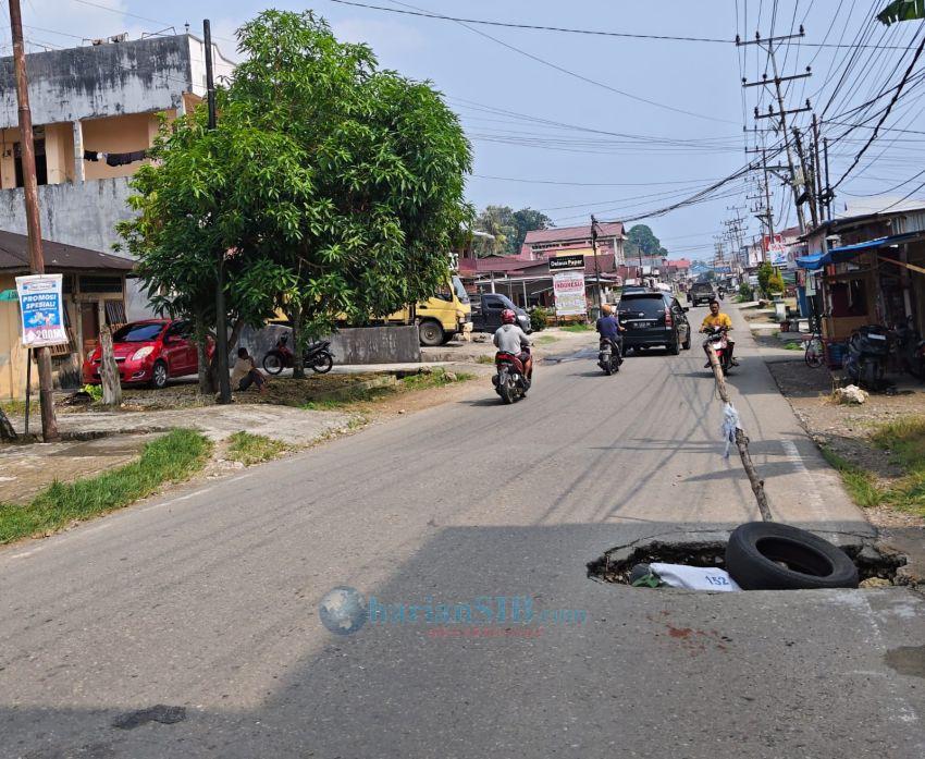 Jalan Provinsi di Ombolata Gunungsitoli Berlubang, Warga Minta Segera Diperbaiki