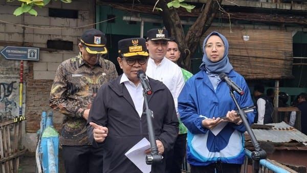 Abu Vulkanik Selimuti Jakarta, Pemprov DKI Terapkan Sekolah Daring, WFH dan Penyemprotan Jalan