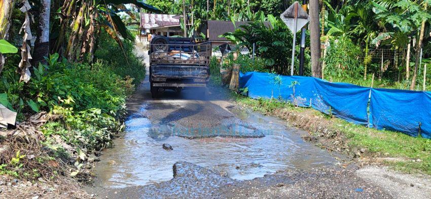 Warga Keluhkan Jalan Rusak di Hilimbana Nias
