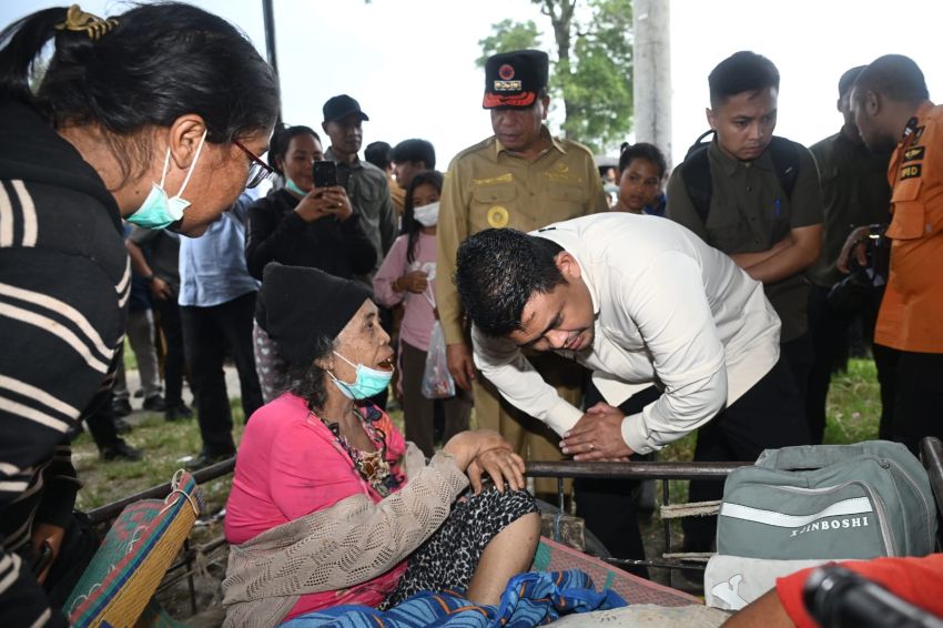 Bobby Pastikan Kebutuhan Pengungsi Sinabung Terpenuhi