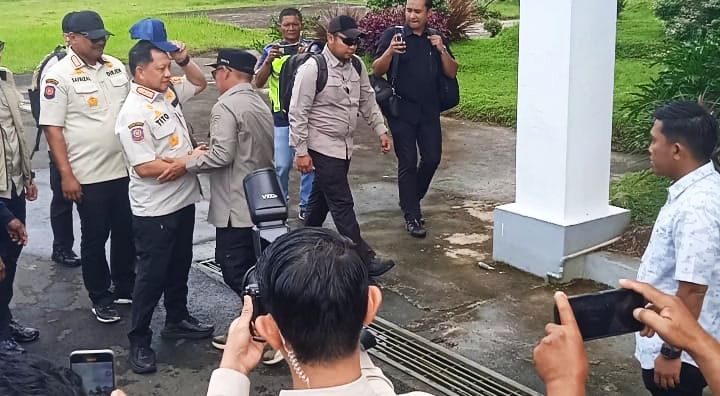 Tiba di Tapteng, Tito Karnavian Disambut Bupati Masinton Pasaribu
