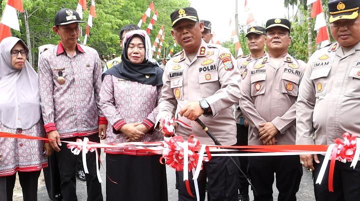 Kapolres Simalungun Resmikan Jembatan Kolam Merah Putih di Naga Dolok