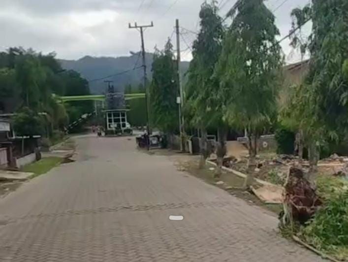 Banjir Rantauprapat Surut, Warga Bersihkan Rumah dari Lumpur