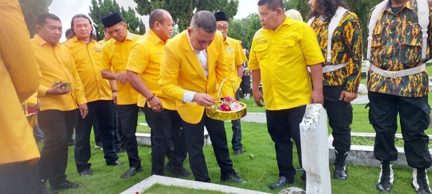 Ziarah HUT ke 62 Golkar, Andar Amin Ingatkan Kader Teladani Pengorbanan Pahlawan
