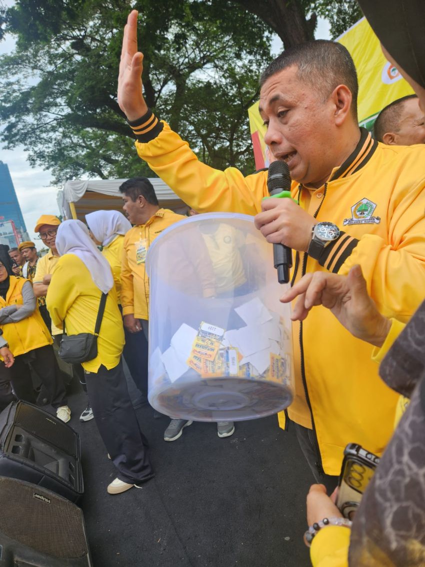 Puncak HUT ke-62 Golkar Sumut di Lapangan Merdeka Medan, Andar Harahap ...