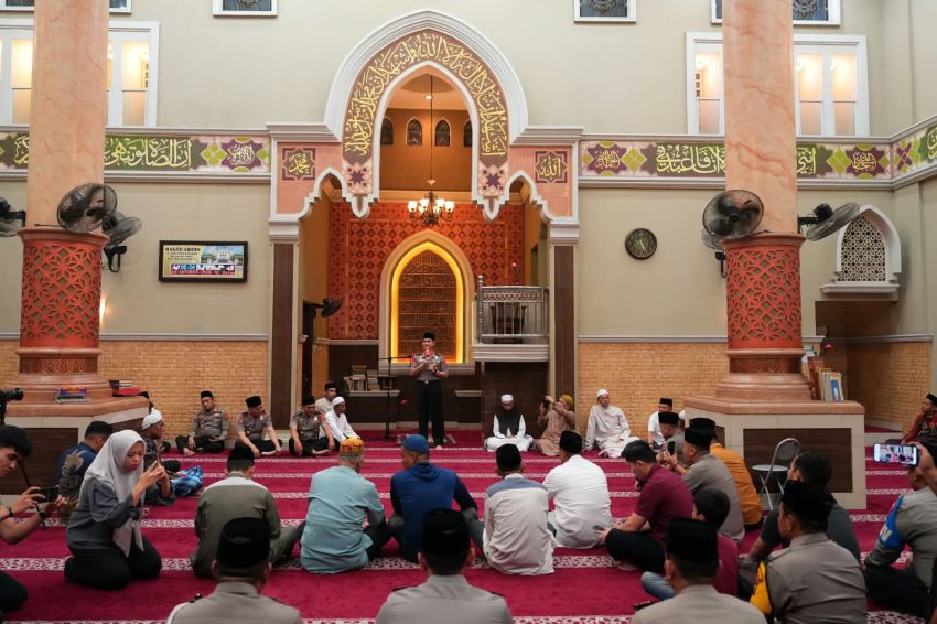 Kapolda Sumut Salat Subuh Bersama Warga Medan, Ajak Perangi Narkoba dan Jaga Persatuan