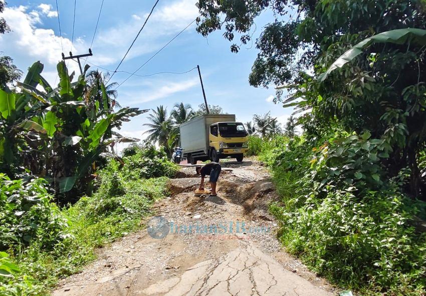 Jalan Desa Saitagaramba Nias Amblas Diterjang Hujan Deras, Hambat Aktivitas Warga