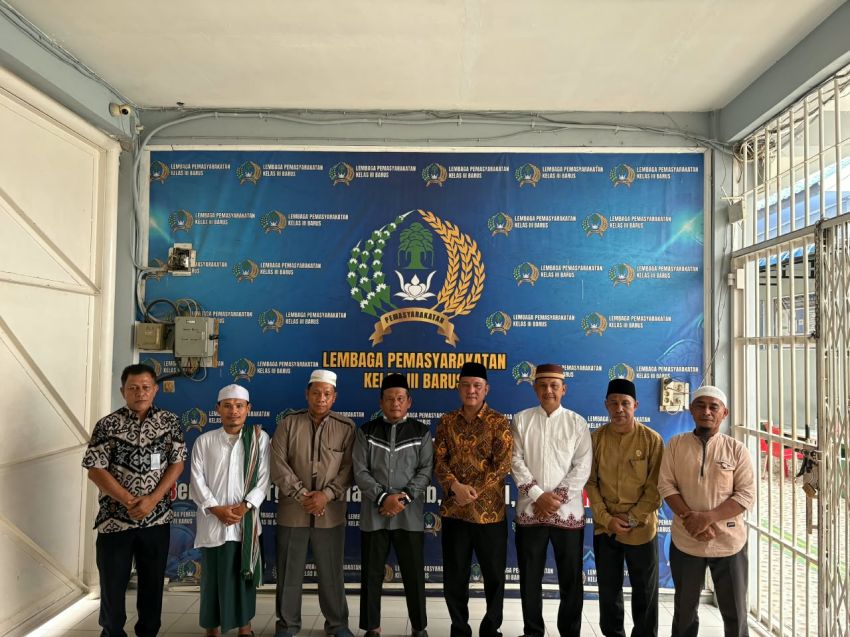 Kakan Kemenag Tapteng Pimpin Salat Jumat Bersama Warga Binaan Lapas Barus