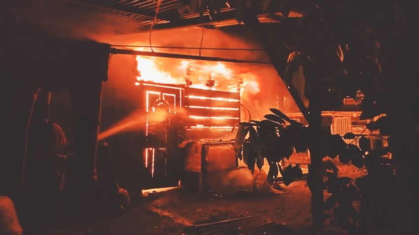 Rumah Pendeta dan Atap Gereja GKII di Karo Terbakar