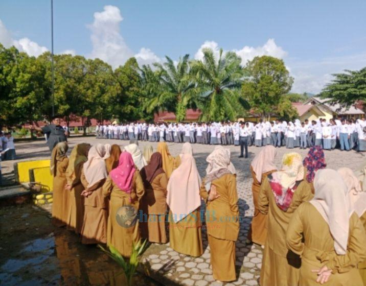 Rektor UGL Motivasi Siswa SMAN 1 Badar Raih Cita-Cita