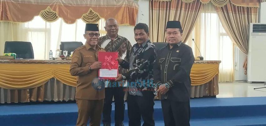 Bupati Tapteng Sampaikan Ranperda Penyelenggaraan Bantuan Hukum