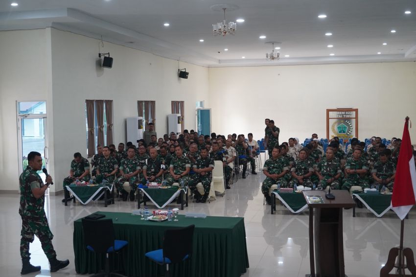 Prajurit dan PNS Korem 022/PT Ikuti Penyuluhan Hukum