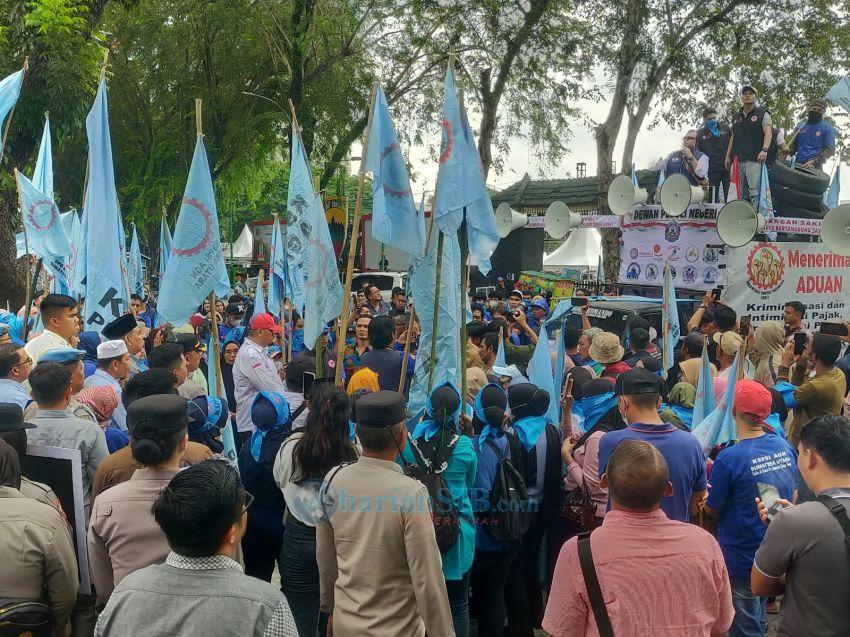 Buruh KSPSI AGN "Geruduk" DPRD SU Desak UU Pelindungan Ketenagakerjaan Dikawal