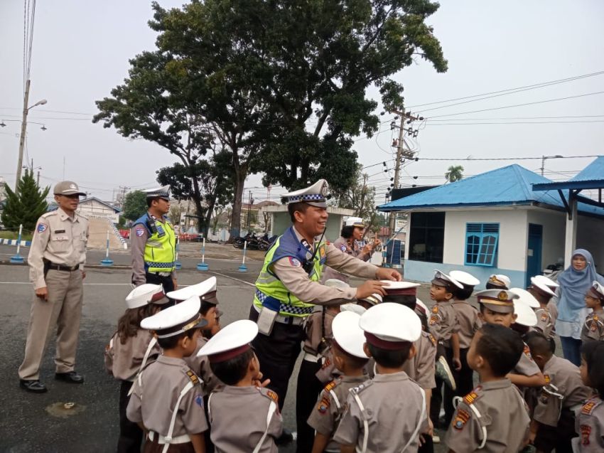 Satlantas Polres Pematangsiantar Tanamkan Disiplin Lalin Lewat Polantas Karib