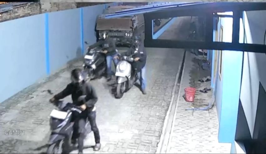 Aksi 6 Pelaku Curi 3 Sepeda Motor Anak Kos di Lubukpakam Terekam CCTV