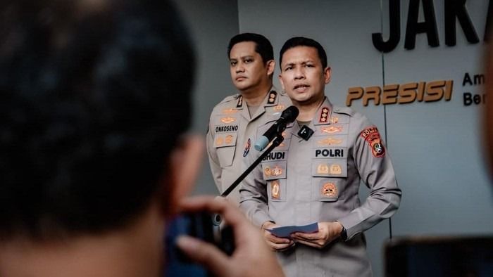 Polda Metro Selidiki Viral Teh Kemasan Berbusa di Aksi 28 Oktober