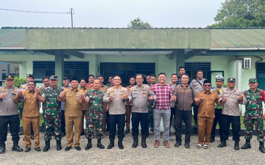 HUT ke-81 TNI, Kapolsek Bersama Camat Na IX-X Silaturahmi ke Kantor Koramil 07/AKB