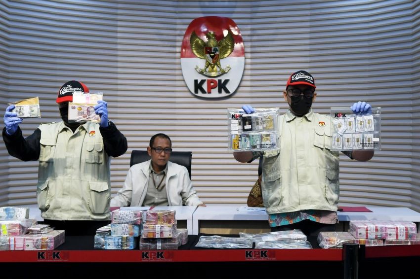 KPK Geledah 8 Lokasi Terkait Kasus di BNPB, Sita Uang hingga Mobil