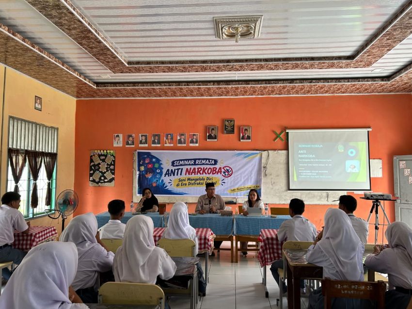 Dahlia Nopelina Siallagan Jadi Narasumber di Seminar Remaja Anti Narkoba di SMA Negeri 1 Dolok Merawan