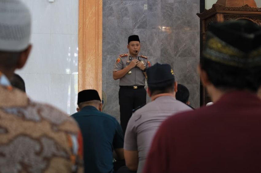 Kapolres Batubara Gelar Jumat Keliling, Pererat Silaturahmi dan Sampaikan Pesan Kamtibmas