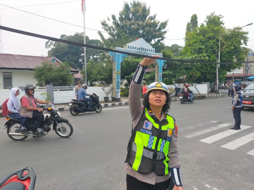 Bahaya Kabel Menjuntai di Jalan Kartini, Sat Lantas Cek Lokasi