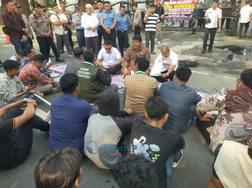Massa KAMMI Sumut Unjuk Rasa ke DPRD SU, Tinjau Ulang Seleksi KPID Diduga Sarat KKN