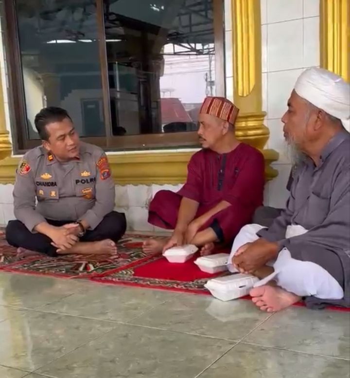 Polsek Siantar Timur Gelar Jumat Berkah di Masjid Taqwa