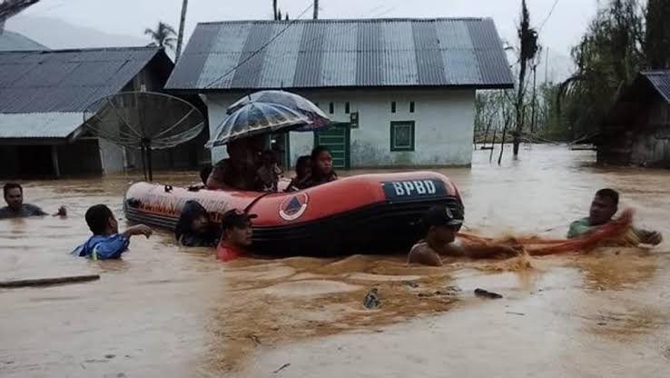 Banjir Susulan Rendam Tapteng, Ratusan Rumah Terendam dan Warga Dievakuasi