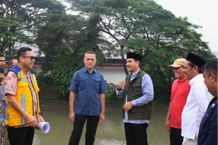 Wali Kota Tebingtinggi Bersama anggota Komisi V DPR RI Tinjau Pembangunan Tanggul Sungai Padang