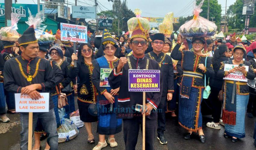 Kirab Budaya Pesta Njuah-Njauh Dairi Tampilkan Komoditi Pertanian dan Produk UMKM