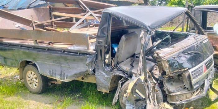 Pikap L300 Bertabrakan dengan Truk Tangki di Jalinsum Batubara, Sopir Luka Berat