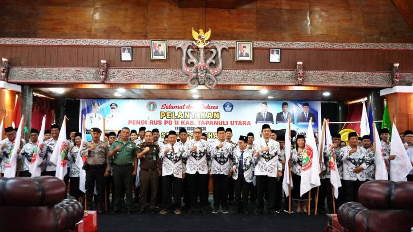 Usai Dilantik, Eduard Sipahutar Janji Kibarkan Pataka PGRI di Taput