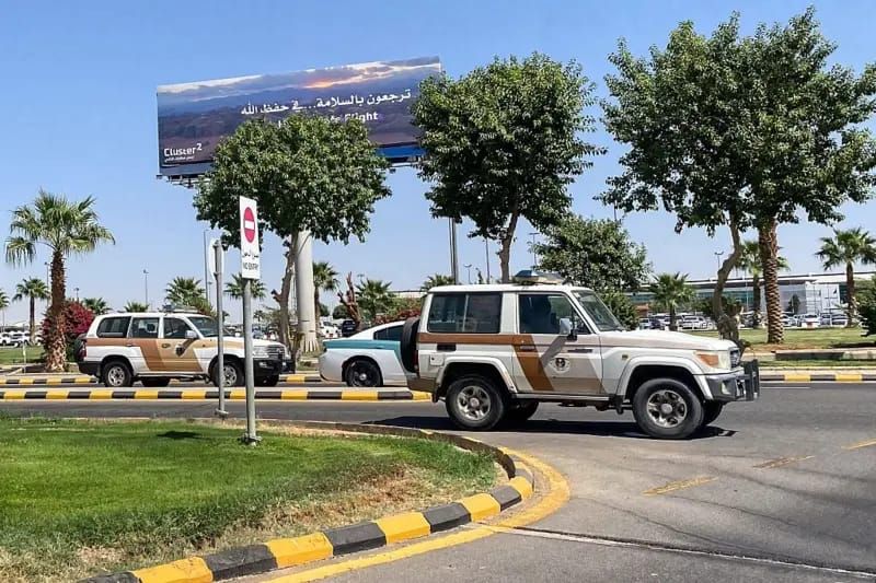 Pesawat Flydubai Tujuan Tel Aviv Mendarat di Arab Saudi, Dua Pilot Terluka