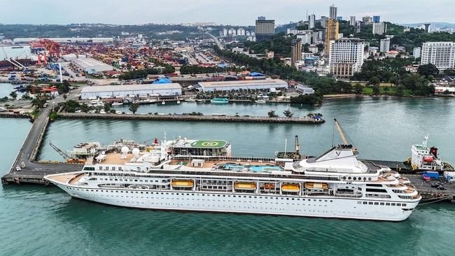 203 Penumpang Terdampar, Kapal Pesiar Keliling Dunia Mogok di Kamboja